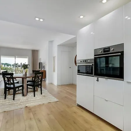 2 Bedroom Apartment, Views Of Aloha Golf, Puerto Banus Apartment Marbella