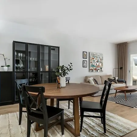 2 Bedroom Apartment, Views Of Aloha Golf, Puerto Banus Apartment Marbella